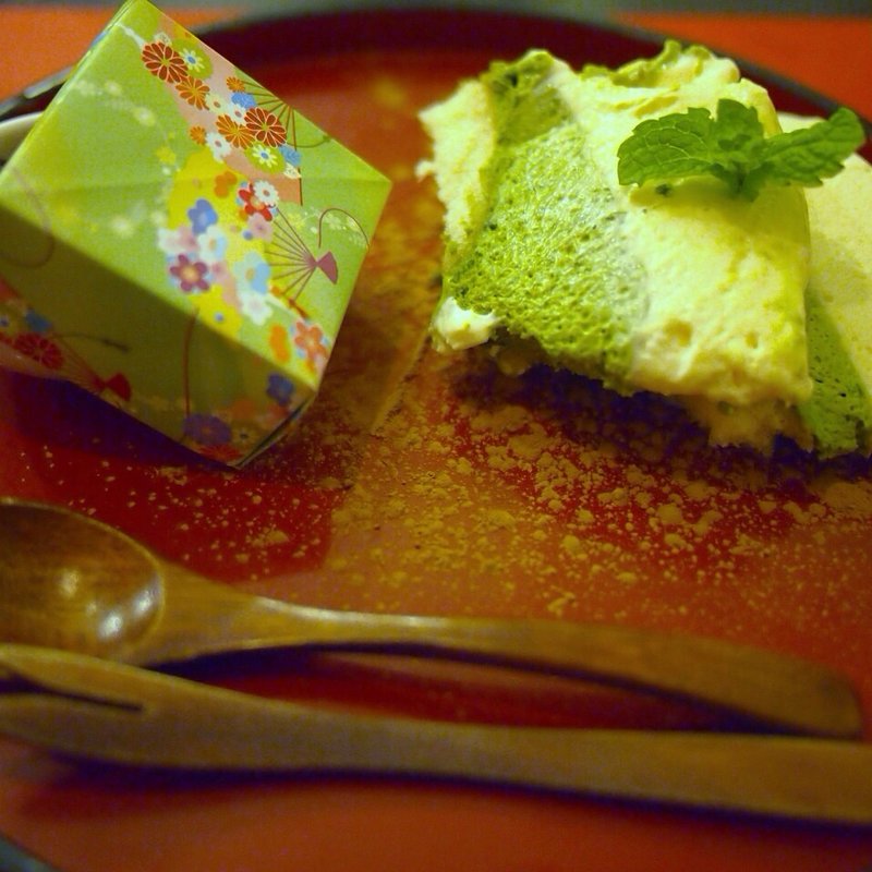 抹茶ティラミスと折り箱(文房具カフェ)
