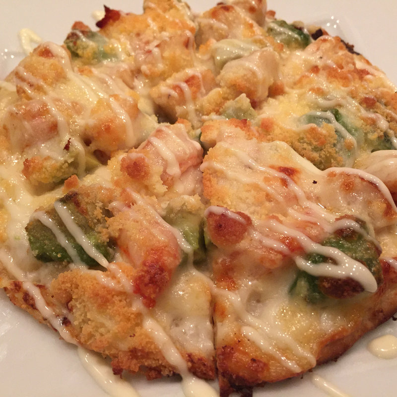 海の幸のアボカドのピザ(Genji)