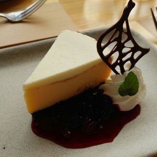 常陸乃梅シロップソースの 濃厚チーズケーキ(ume cafe WAON)
