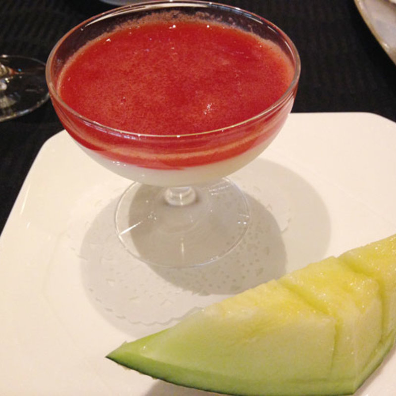 杏仁豆腐と季節の果物(スーツァンレストラン陳 渋谷)