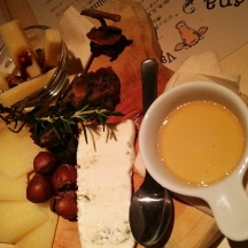 チーズ盛り合わせ(IL BOLLITO +（イル ボッリート プラス） イタリアン 飯田橋)