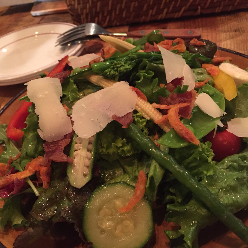 春の旬メニューのサラダ(WINE & Belgian Beer Hemel ミヤマス)