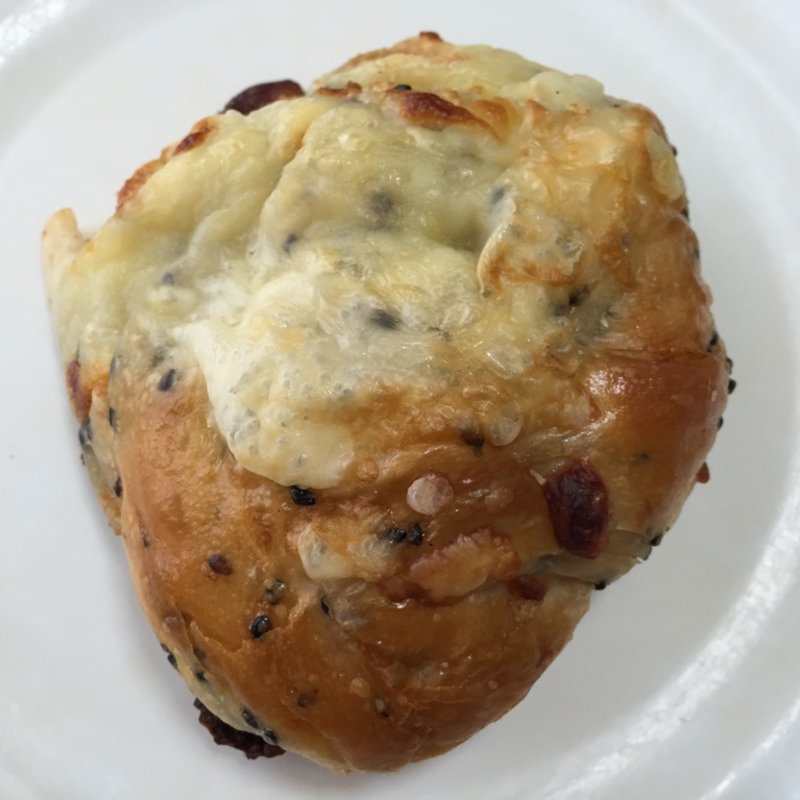 チーズパン(ニッシン ベーカリー)