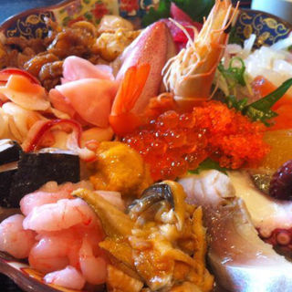 海鮮丼(魚啓 （うおけい）)