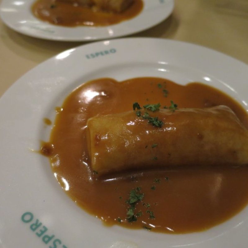 たらば蟹のクレープ包み(スペイン料理銀座エスペロ みゆき通り店)