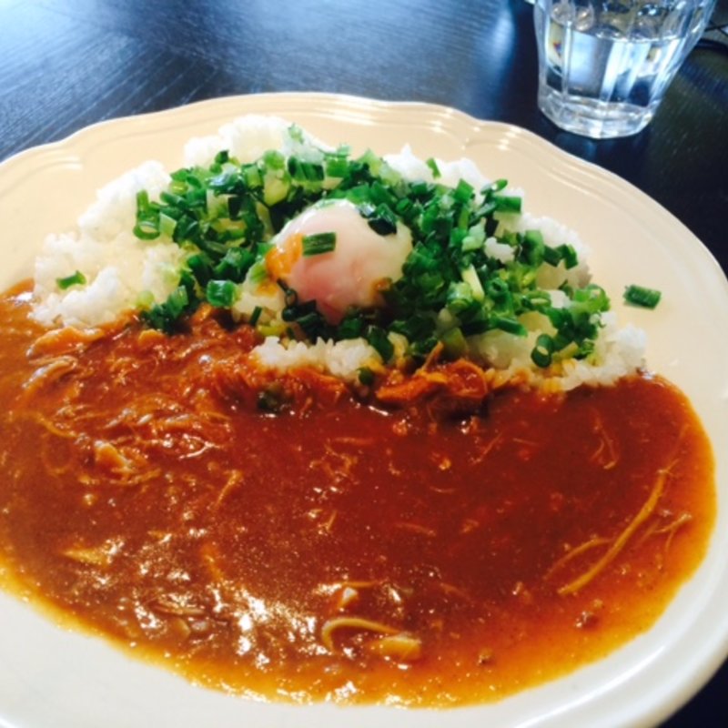 じっくり煮込んだチキンカレー(atelier BASEL)