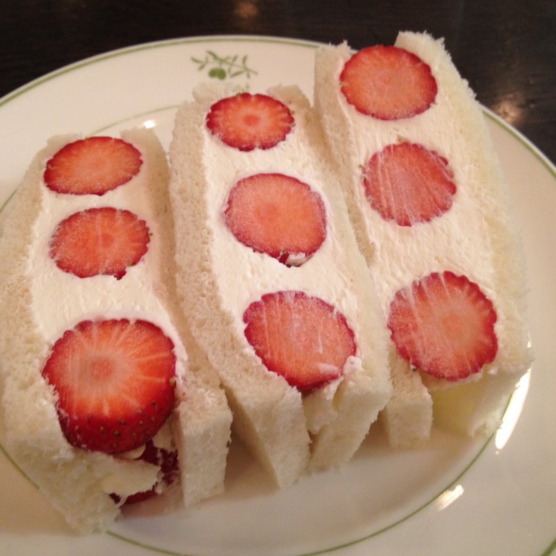 イチゴのフルーツサンドセット(フルーツダイニング8010 since1976　宇都宮パルコ店)