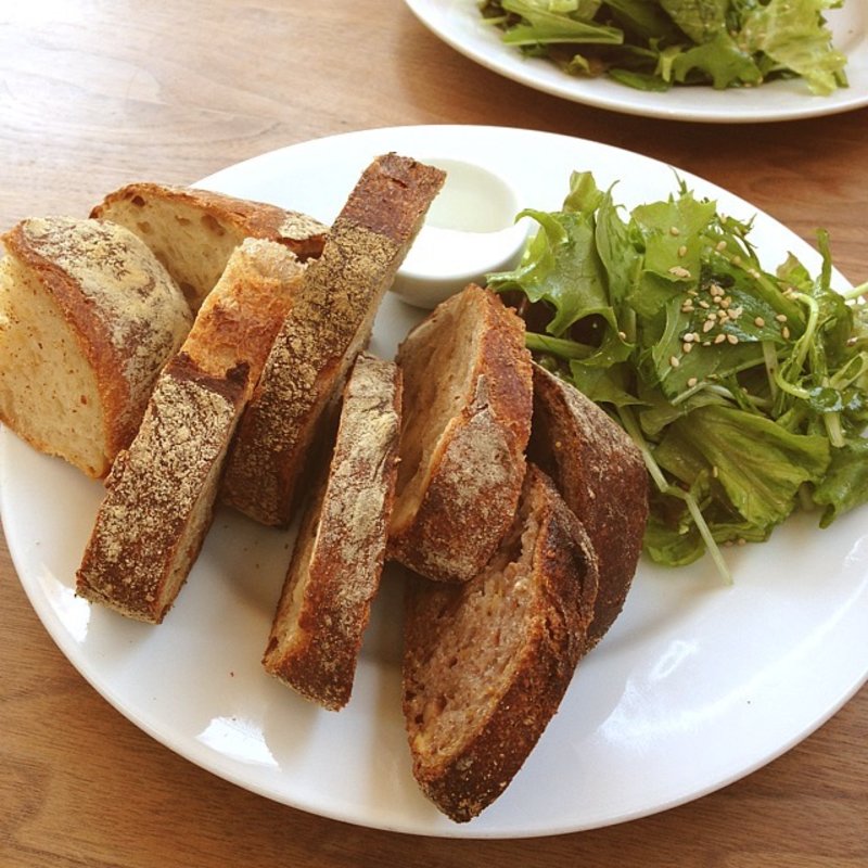 パン盛り合わせ(まちのパーラー)