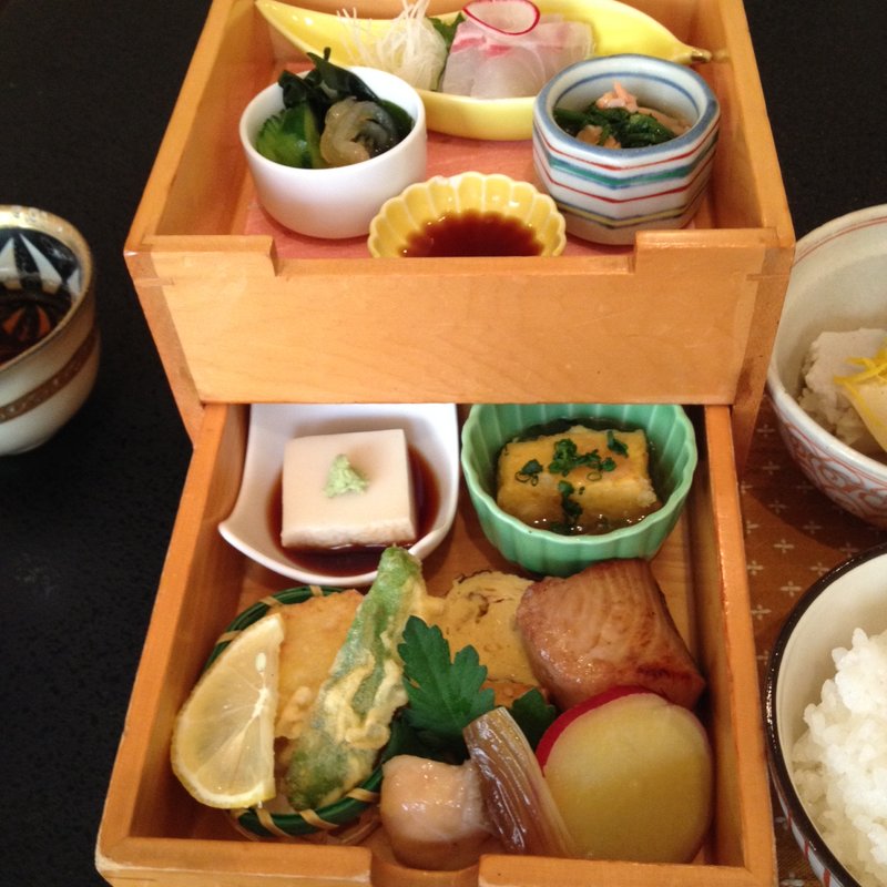 お昼の箱膳(一八(ARAKAWA） （【旧店名】荒川）)