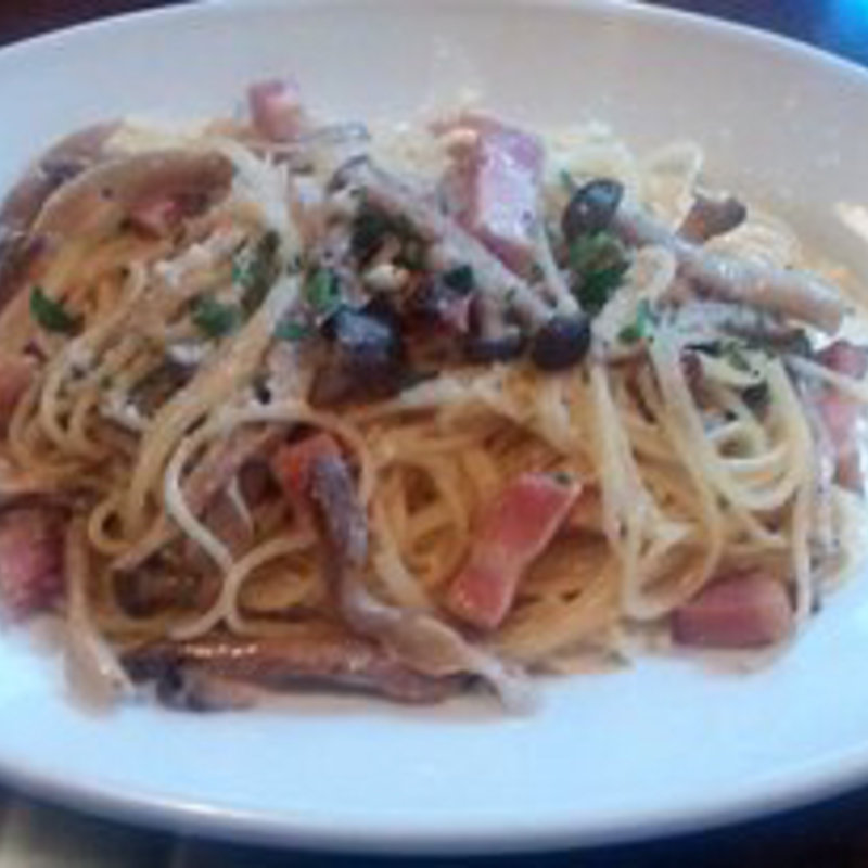 ベーコンときのこのクリームソース(イタリア倶楽部)