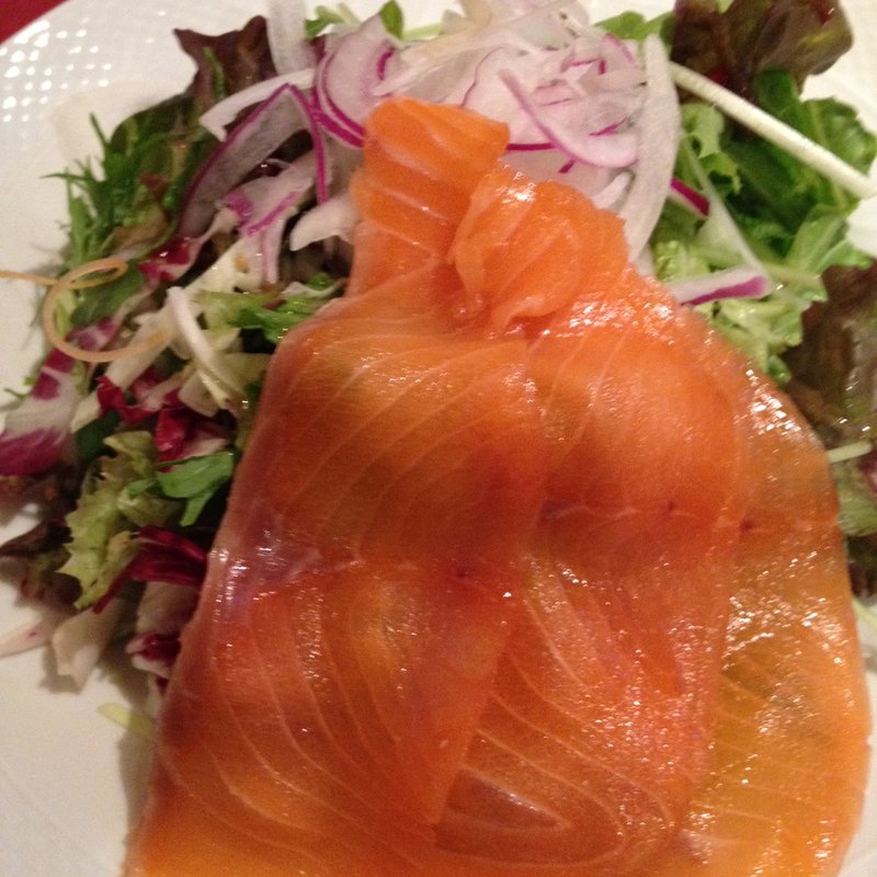 スモークサーモンのサラダ仕立て(ナチュラル ダイエット レストラン NODO)