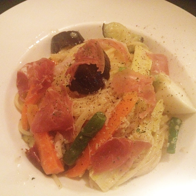 彩り野菜と生ハムのペペロンチーノ(ピケ)