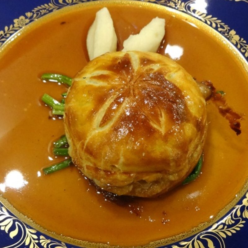 ほろほろ鶏、仔牛ミンチのパイ包み(ふなつ亭 （フナツテイ）)