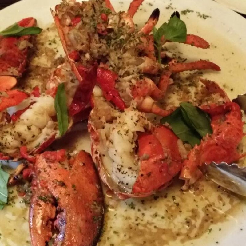 活けオマール海老量売り(yaesu 海老バル )