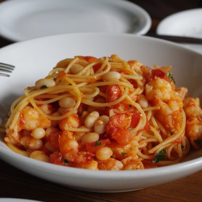 シュリンプ、白インゲン豆、フレッシュトマトのスパゲッティ(IVY PLACE)