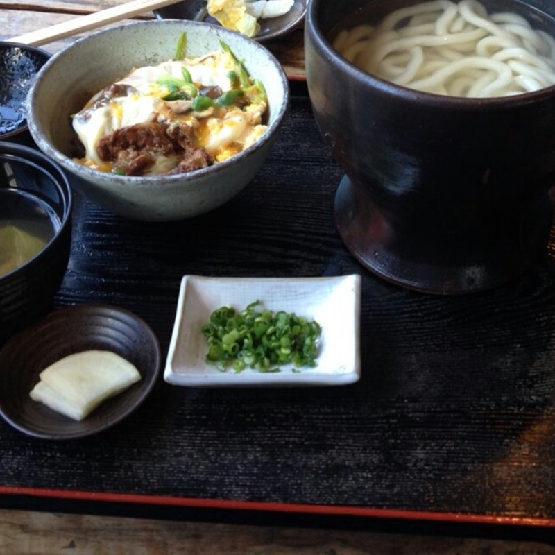 釜揚げうどん ミニすじ丼付(すじかま)