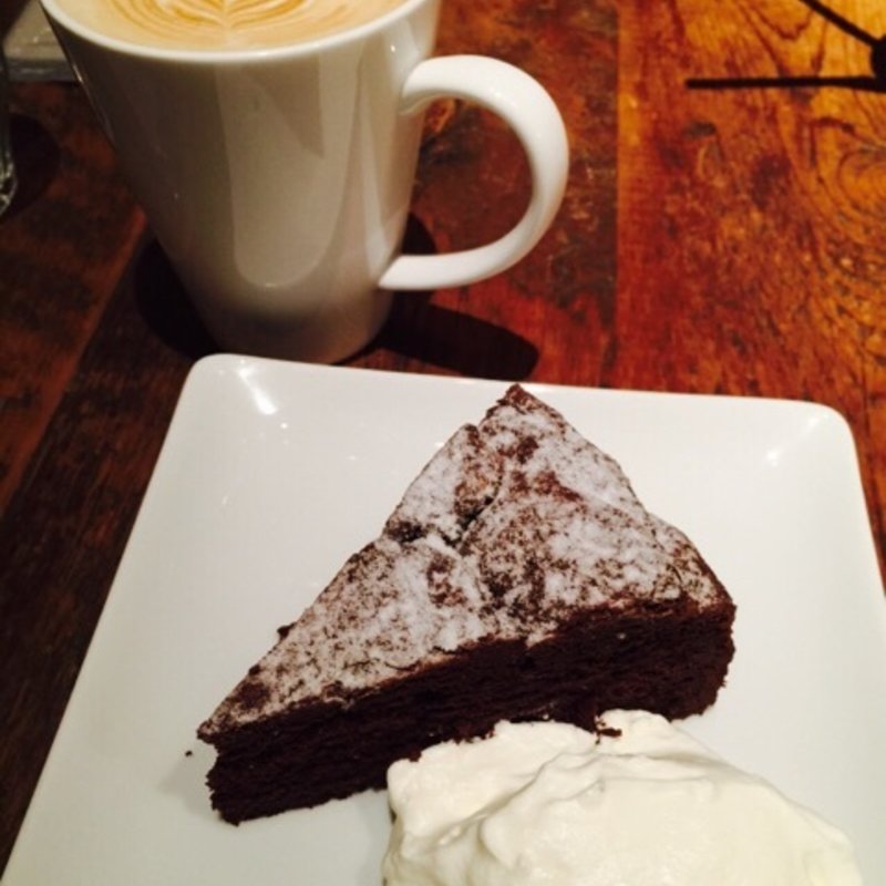 ガトーショコラ ホイップクリーム添え(ブルックリンパーラー新宿)