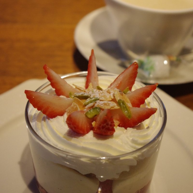 苺のトライフル(カフェ＆ラウンジ Anjin 代官山蔦屋書店)