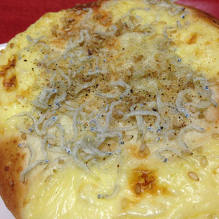 シラスとチーズの調理パン(ブーランジェリーNARUI)