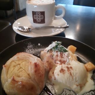 紫芋のホットパイ(cafe croix)