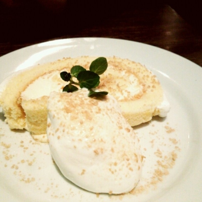 メイプルシュガーのロールケーキ(カフェポーズ（cafe PAUSE）)