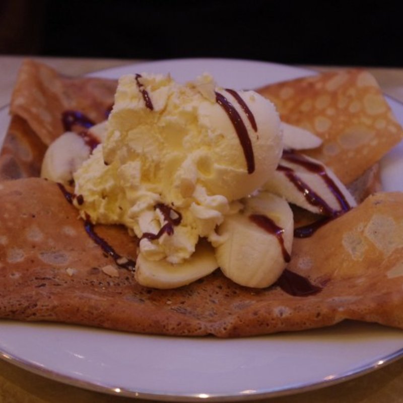 ショコラソースとバナナのスペシャルクレープ(La Fee Delice （ラ フェ デリース）)