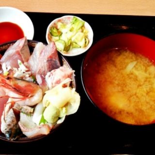 鮪入り海鮮丼(おさかな市場 北国分 )