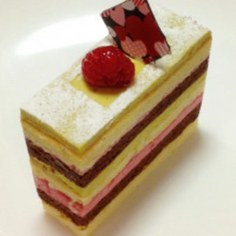 ピスタチオとラズベリーのケーキ(ゼフィール)