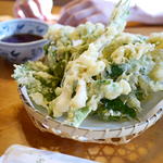 野草の天ぷら(深大寺そば・甘味 多聞)