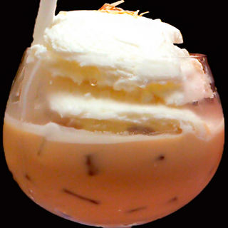 ココナッツアイスクリームのミルクティー(ロクシタンカフェ バイ ピエール エルメ )