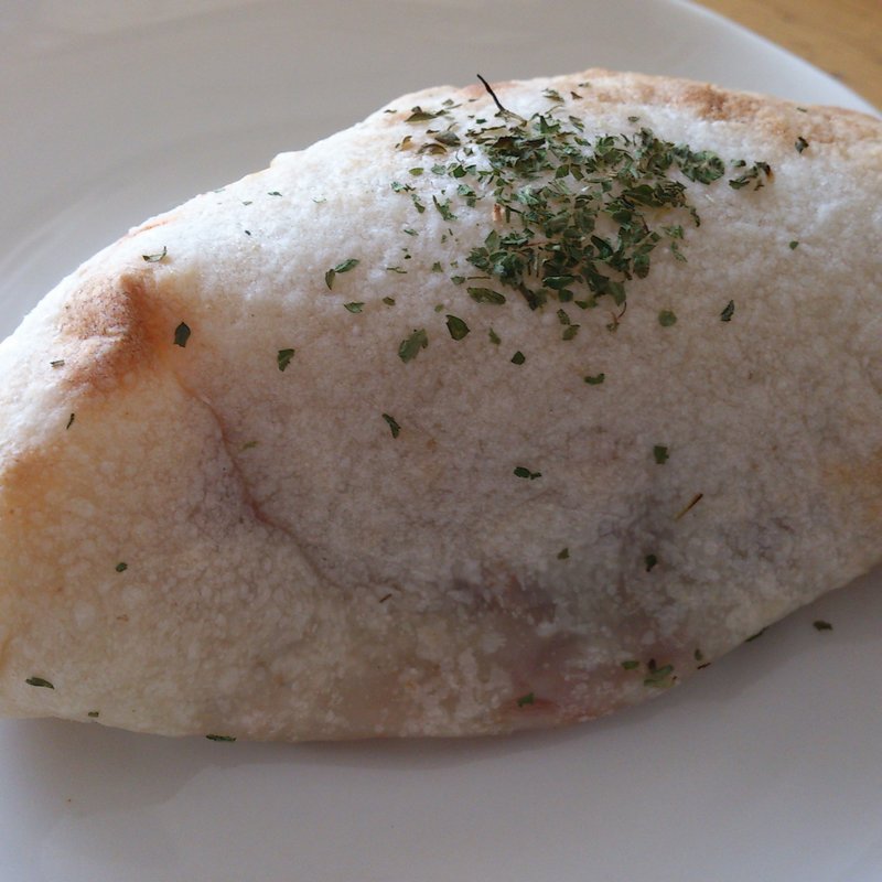 カルツォーネ(森パン)