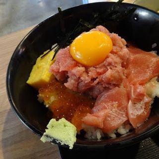 赤レンガ丼(横浜イカセンター)