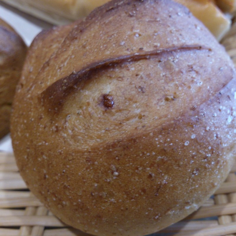 全粒粉丸パン(Lotus baguette)