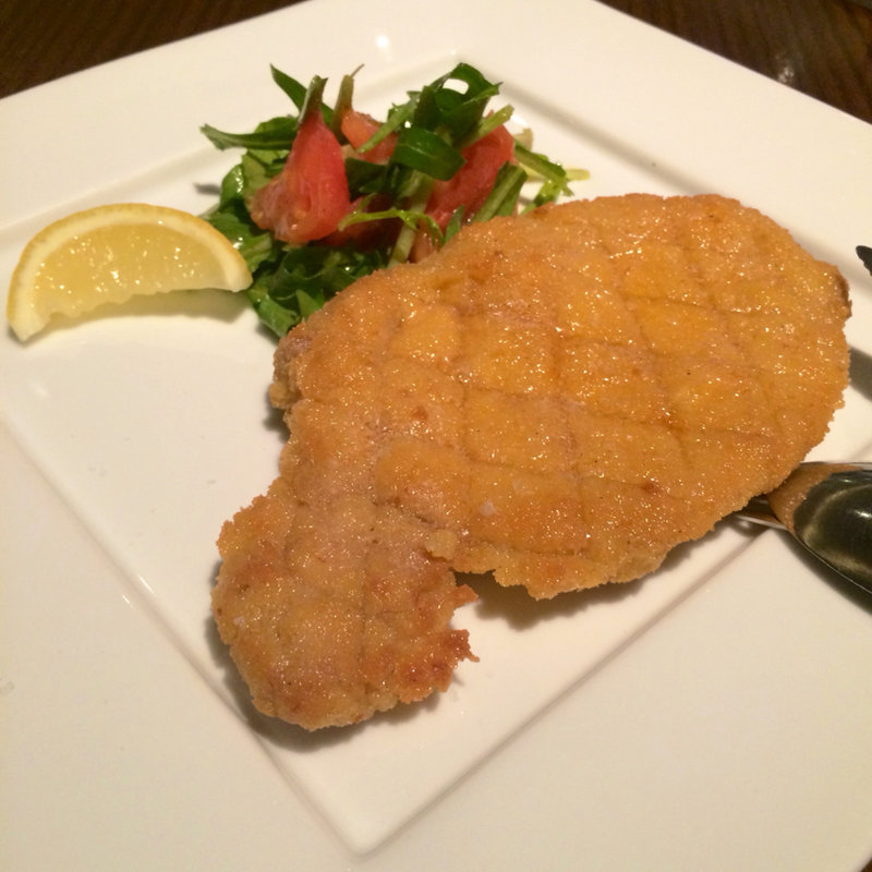 子牛ロースのミラノ風カツレツ(オストレア　銀座８丁目店)