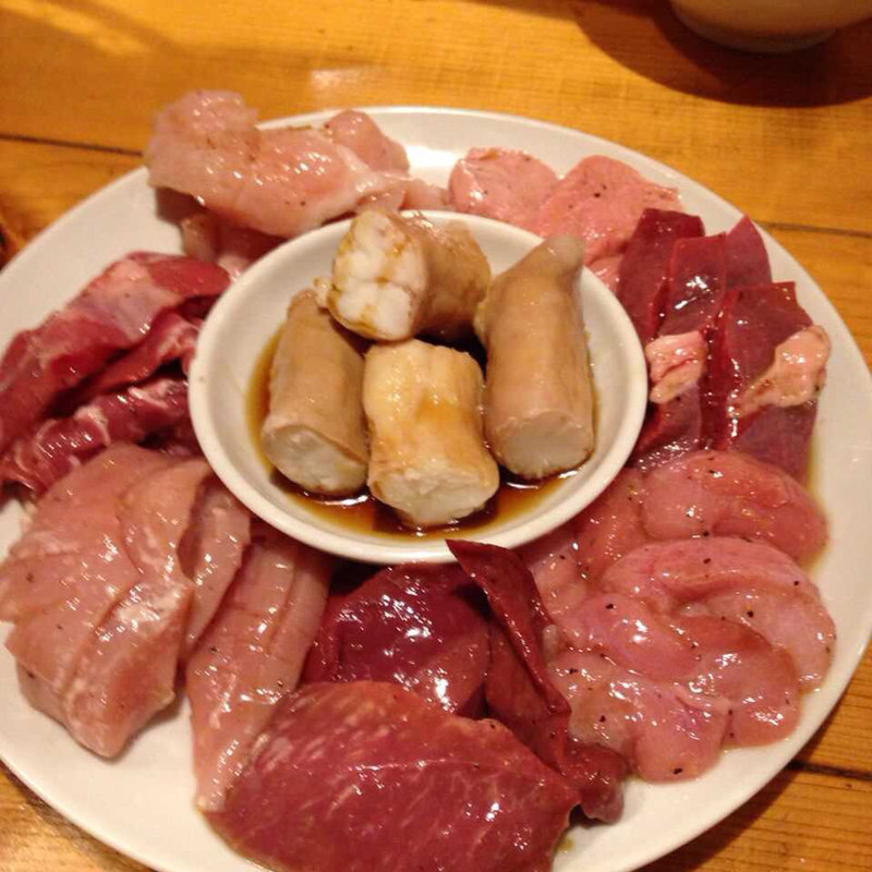 ホルモン8種盛り(炭火焼きホルモンまんてん 代々木店)