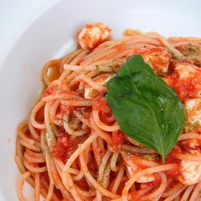トマトとバジルのパスタ(ガーリックジョーズ)