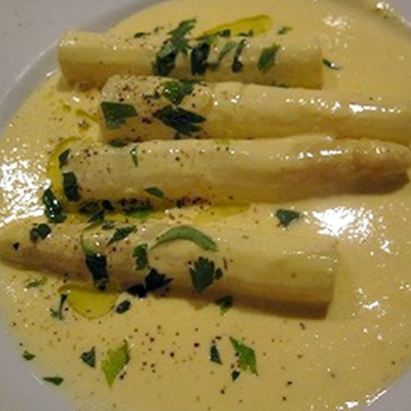 ホワイトアスパラのカルボナーラソース和え(トラットリア・クラウディア （Claudia 【旧店名】ピッツェリア・クラウディア）)