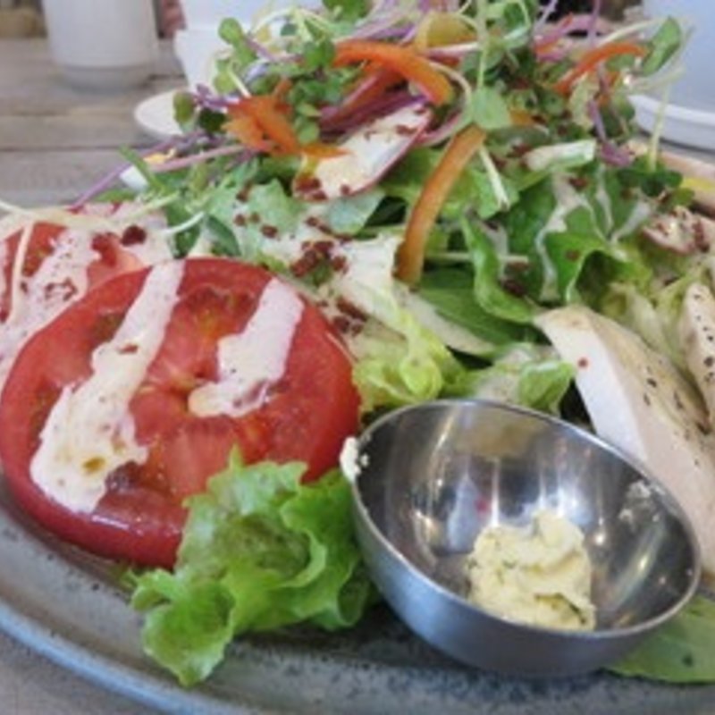 蒸し鶏のガーデンサラダ(RusaRuka東京自由が丘店)