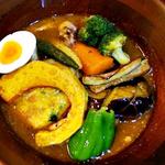 野菜たっぷりスープカレー(ヨコハマスープカレー・しんぺー YOKOHAMA SOUP-CURRY SHINPEE)