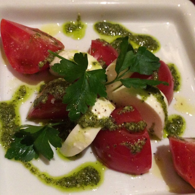 高糖度トマトとモッツァレラチーズのカプレーゼ(ヴェニーテマルル)