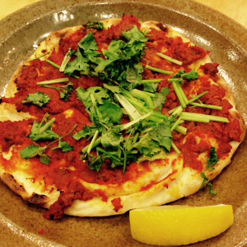 トルコ風ピザ(パクチーハウス東京)