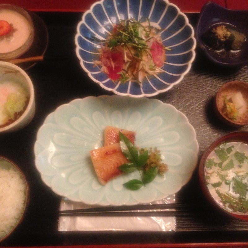 カレイの西京焼きと鮪の胡麻醤油和え御膳(神楽坂 割烹 加賀 個室と会席接待の宴会処 （カッポウ カガ）)