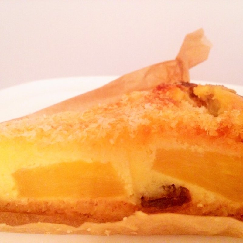 ココナッツとパイナップルのサワークリームフランのタルト　( ブルームス 本店 （Bloom's）移転前の店舗情報です。新しい店舗はブルームス本店（Bloom's）をご参照ください。)