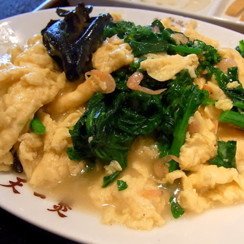 日替り定食の菜の花と桜エビのふんわり玉子炒め(天一ポウ)