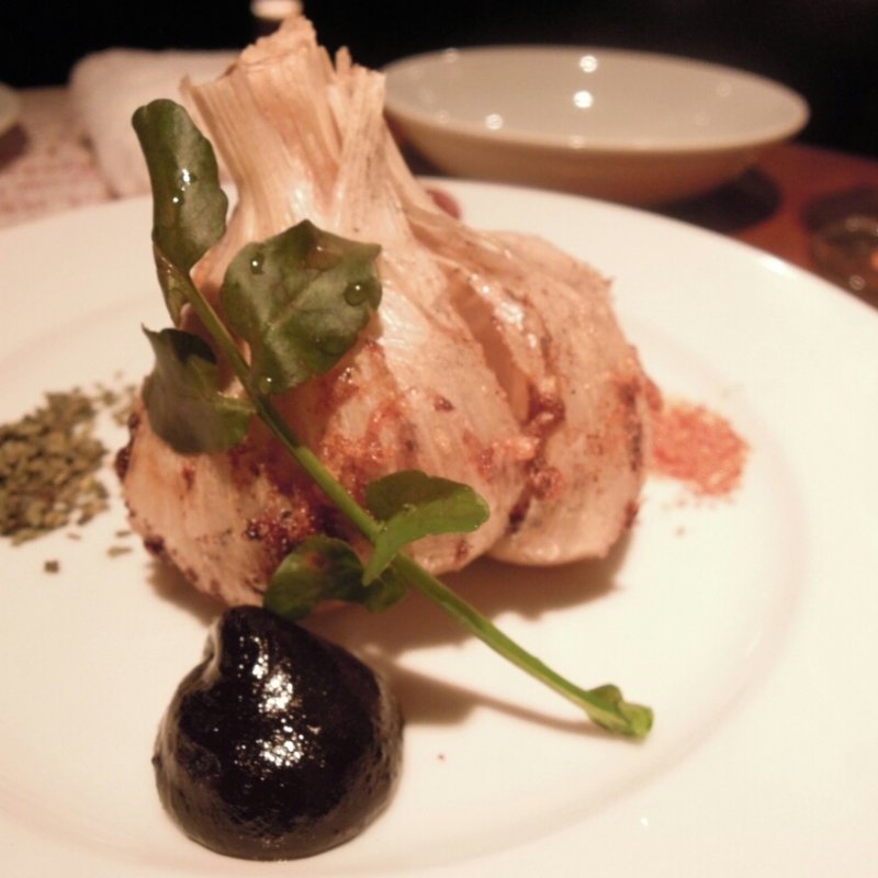 にんにくの丸揚げ(にんにく料理専門店 はじめの一っぽ HAJIME NO IPPO)