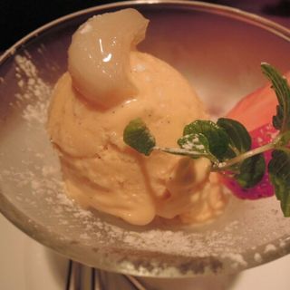 自家製にんにくアイスクリーム (にんにく料理専門店 はじめの一っぽ HAJIME NO IPPO)