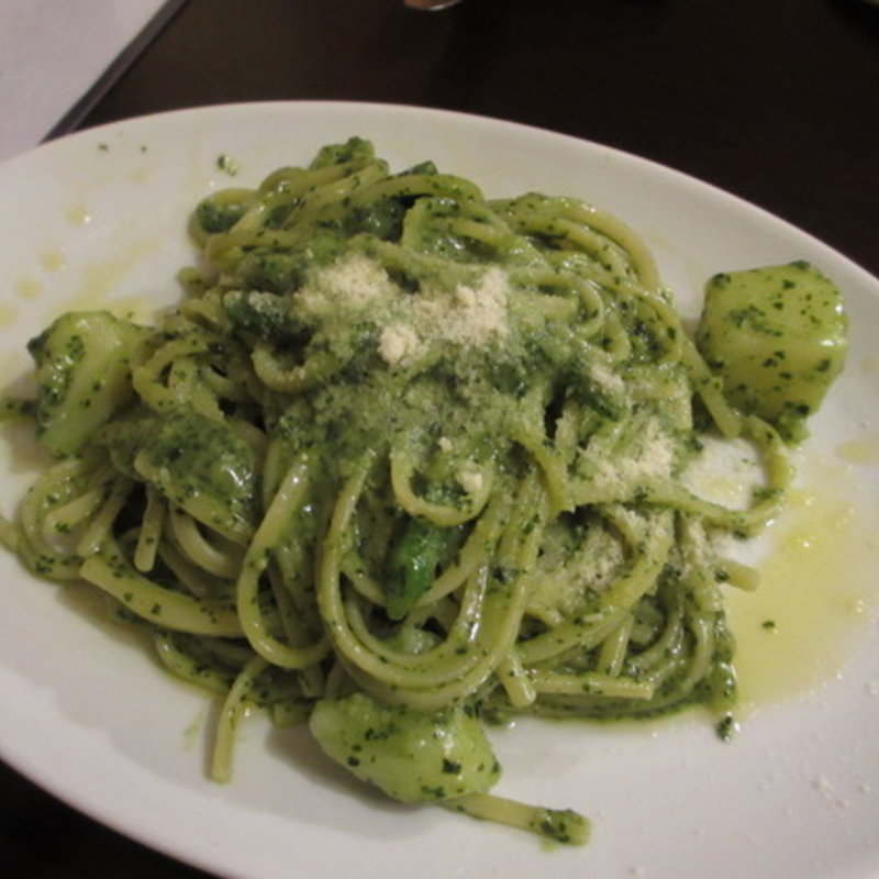 パスタ　ジェノベーゼ　リングイネ　(ラ ランテルナ ディ ジェノバ)