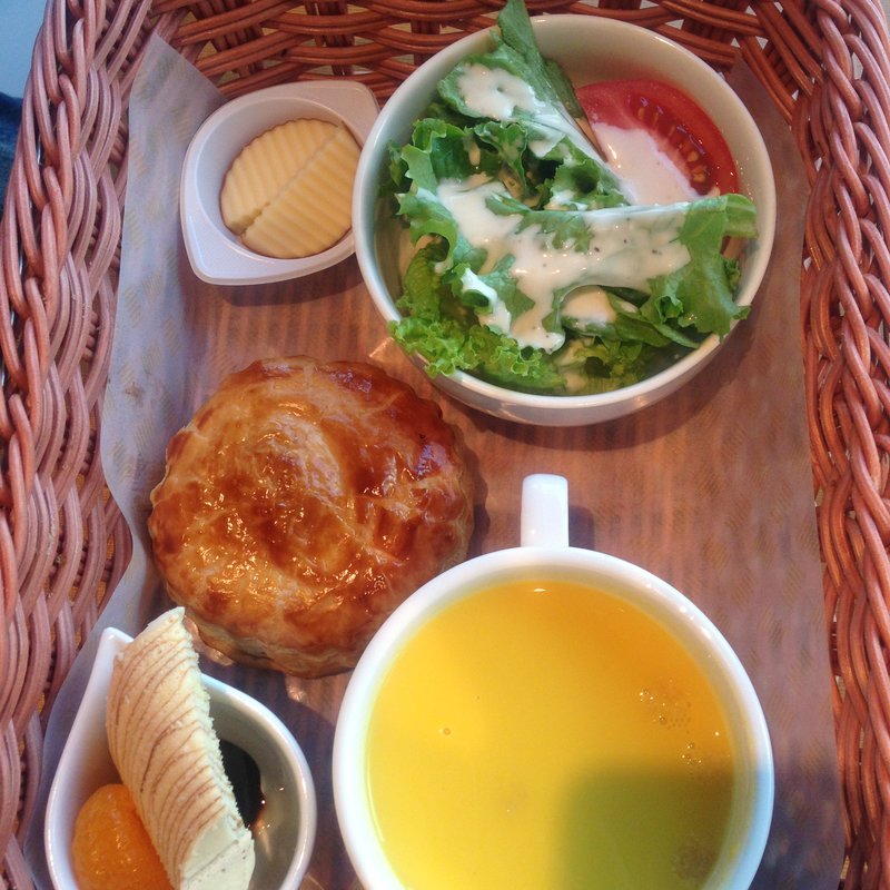 神戸ミートパイセット(バウムクーヘン カフェ ｜二子玉川)