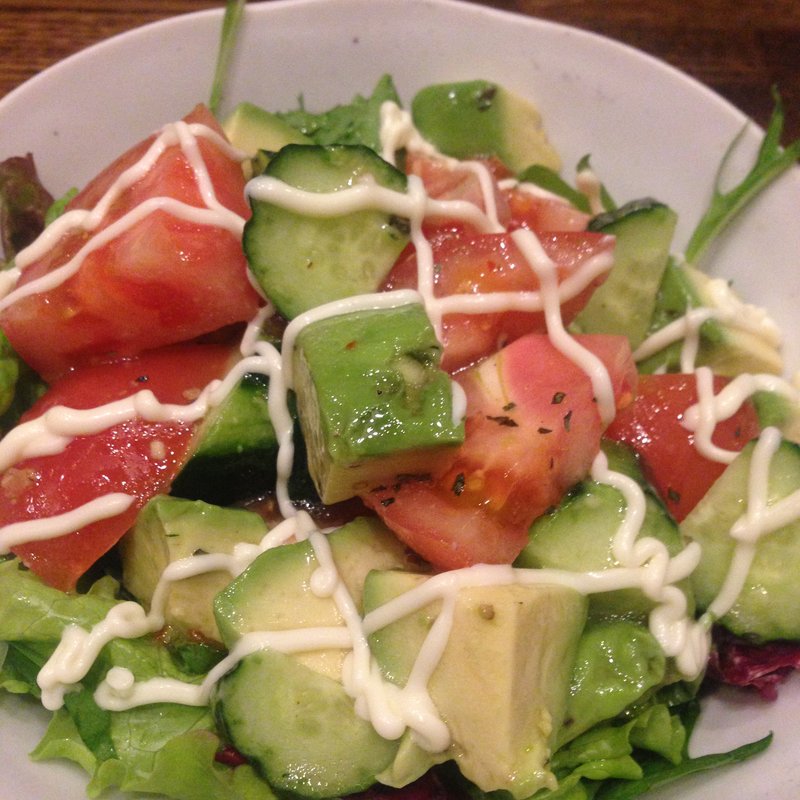 アボカドとトマトと胡瓜のサラダ(くら嶋)