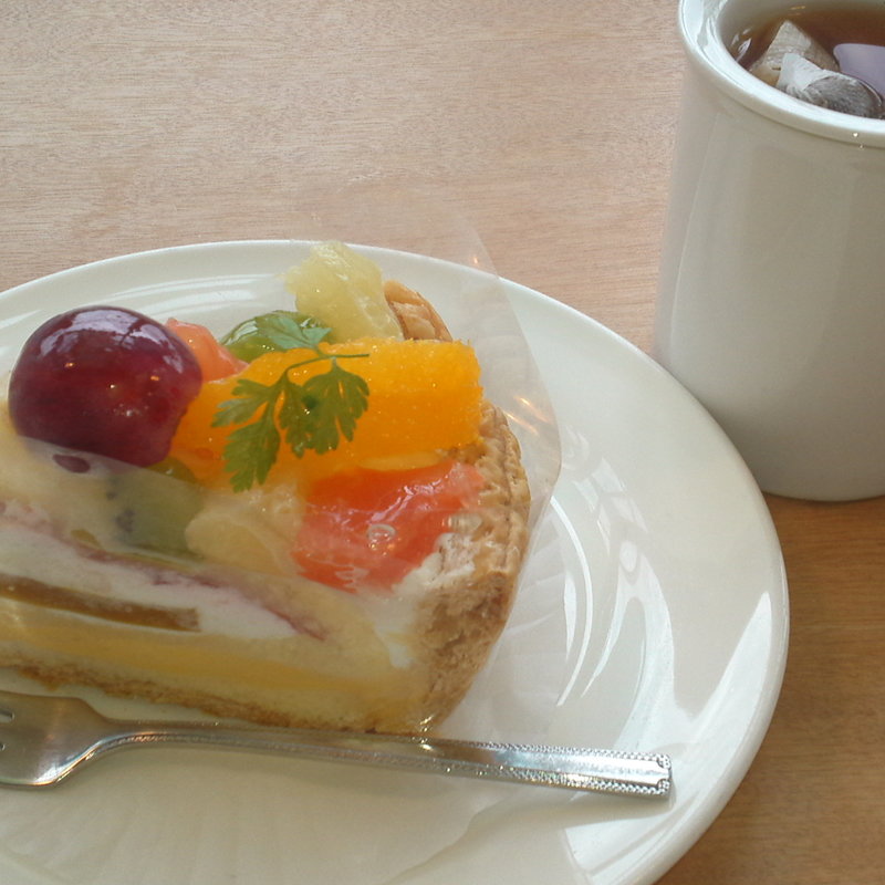 フルーツカスタードケーキ(フラワー 竹内街道軽里店)